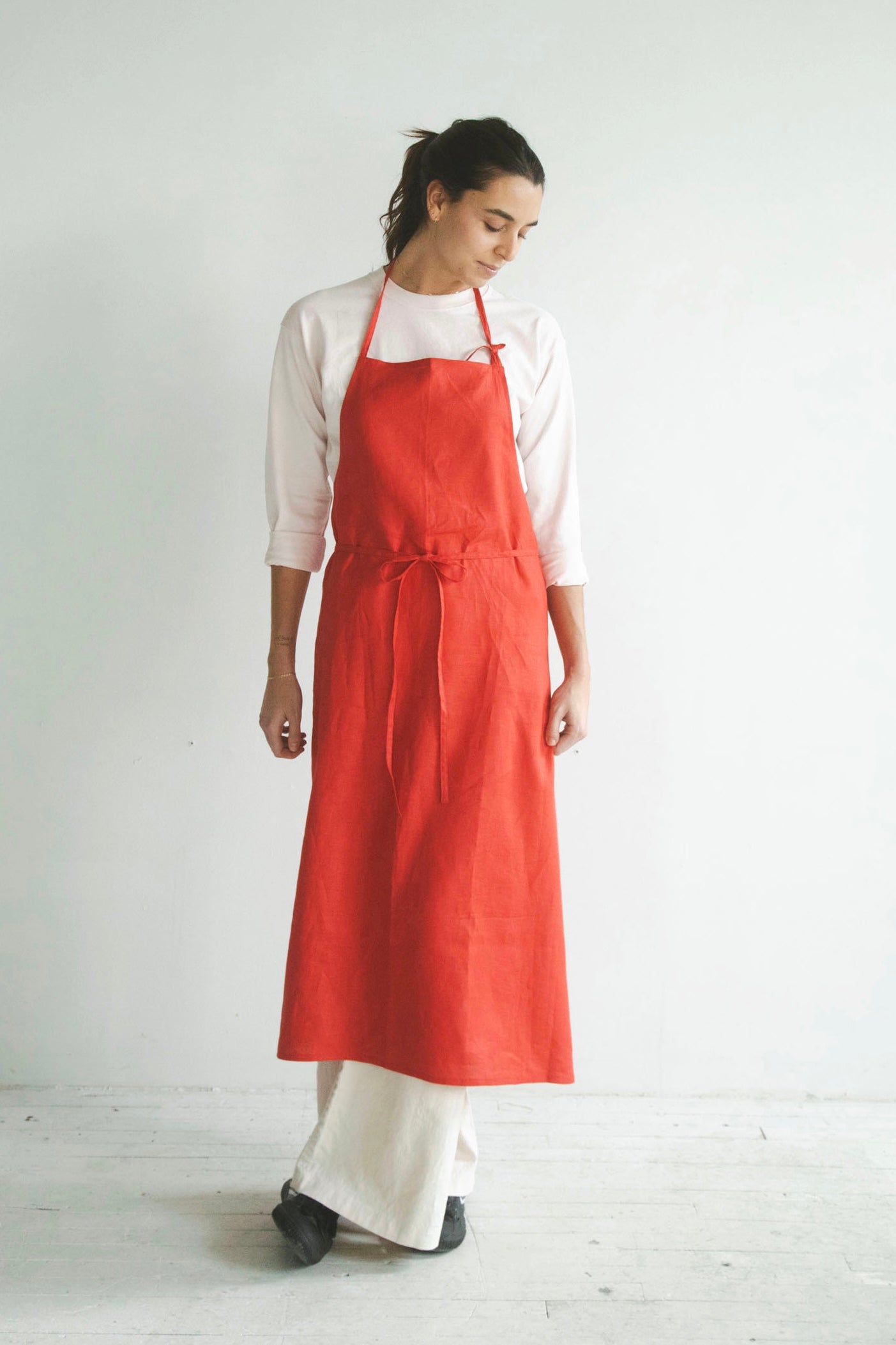 LINEN APRON Cherry Red